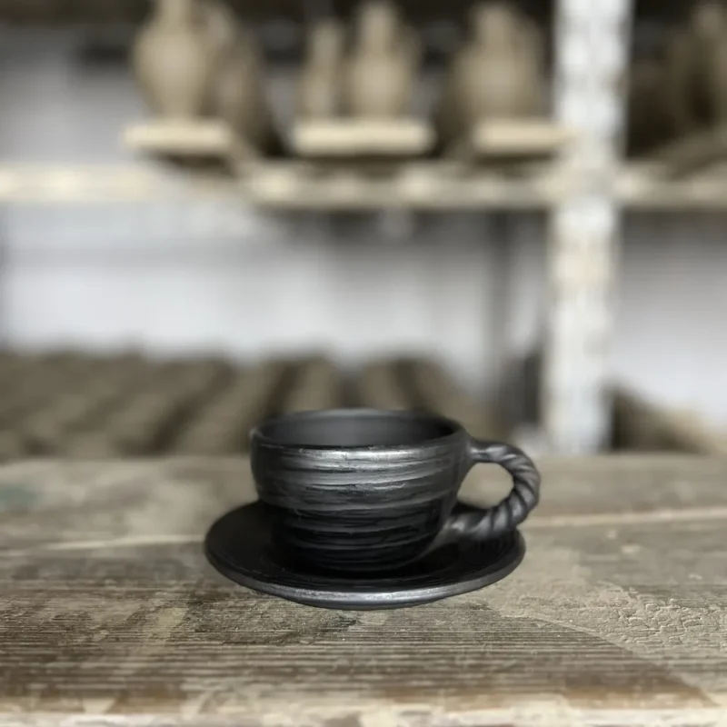 Ceșcuță cu farfurie din ceramică neagră-Ceramică Marginea